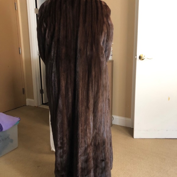 Full length mahogany mink coat - Picture 2 of 4
